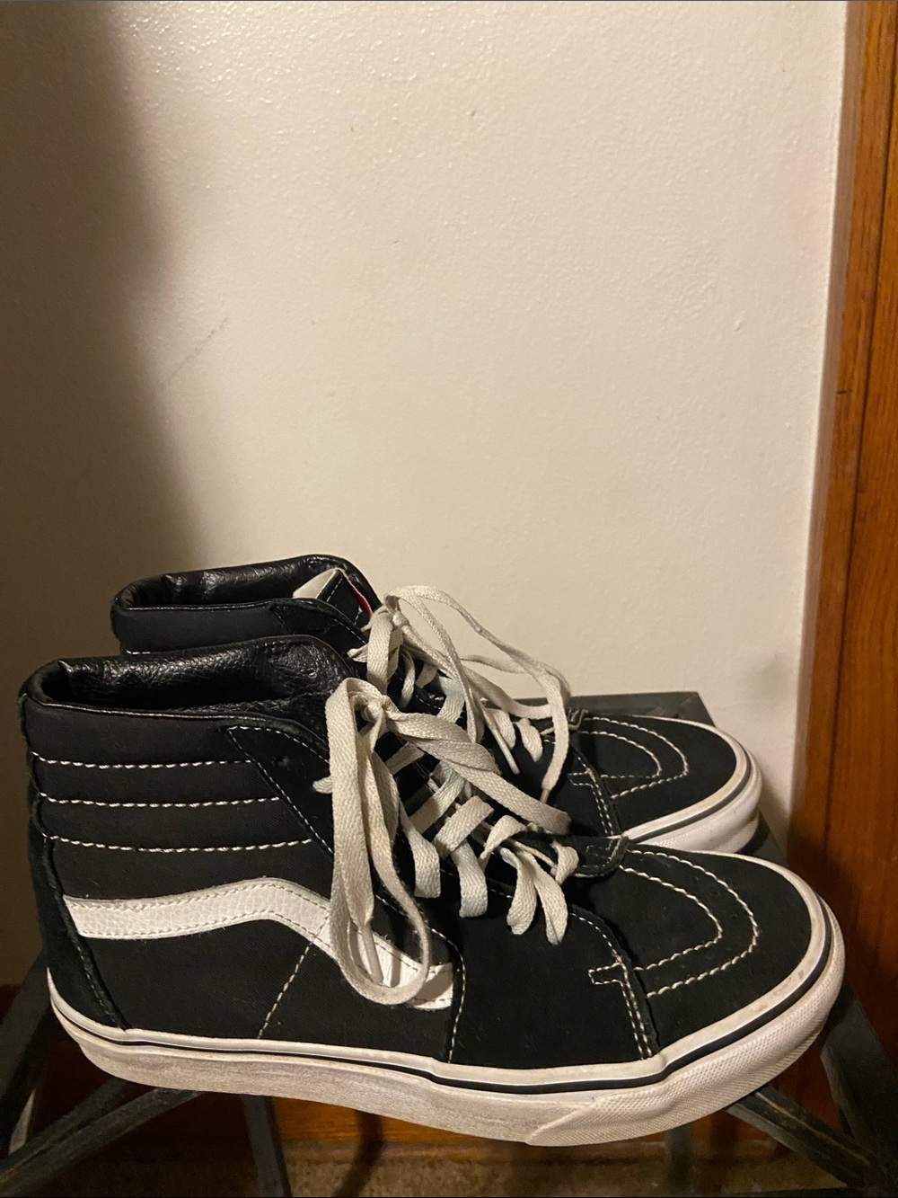 EUC Unisex Size 7(Men) Size 8.5(Women)Vans Black & White High Top Skate Sneakers